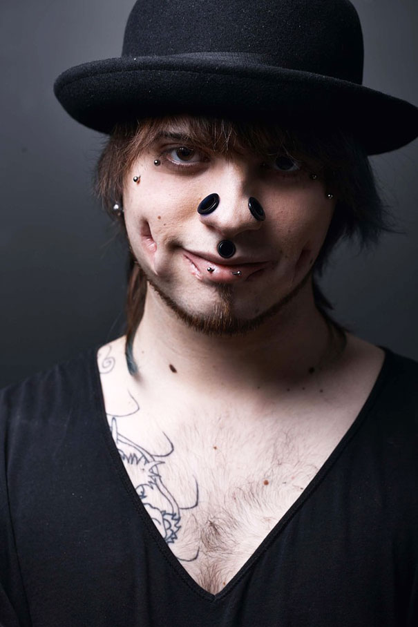 Джоэл Мигглер - парень, который вывел экстремальные модификации тела на новый уровень Джоэл Мигглер, Joel Miggler, тоннели в щеках, парень огромные дыры в щеках,