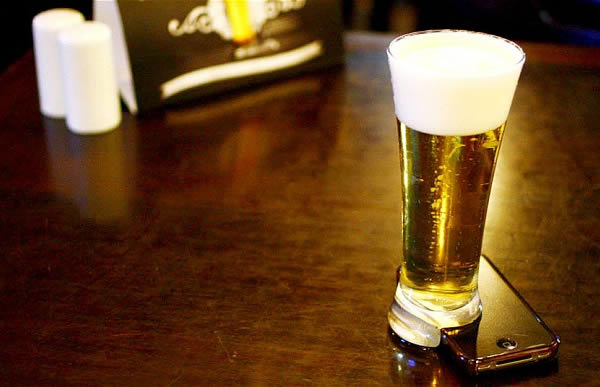 Креативные способы борьбы с зависимостью от мобильных телефонов из разных стран способы борьбы с зависимостью от смартфонов, необычные способы борьбы с зависимостью от мобильных телефонов