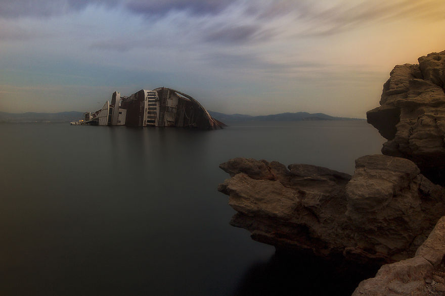 корабли севшие на мель, заброшенные корабли