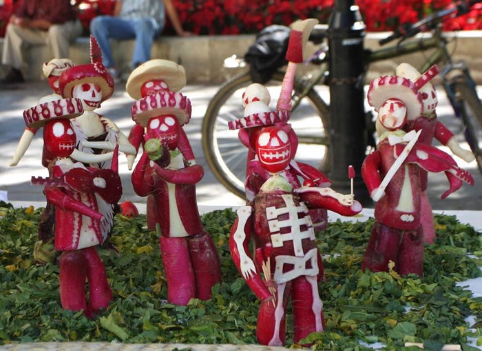 10 пугающих рождественских традиций, странные новогодние традиции