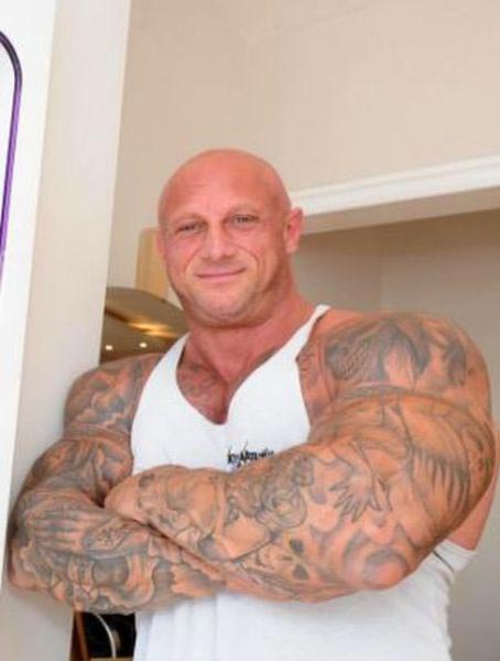 накаченный парикмахер, Саймон Акройд, Simon Ackroyd, самый накаченный парикмахер, парикмахер мечтает быть мистером вселенная