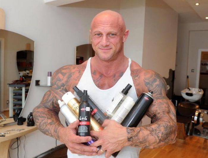 накаченный парикмахер, Саймон Акройд, Simon Ackroyd, самый накаченный парикмахер, парикмахер мечтает быть мистером вселенная