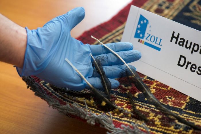 Тайники, героин, спрятанный, в иранских коврах,