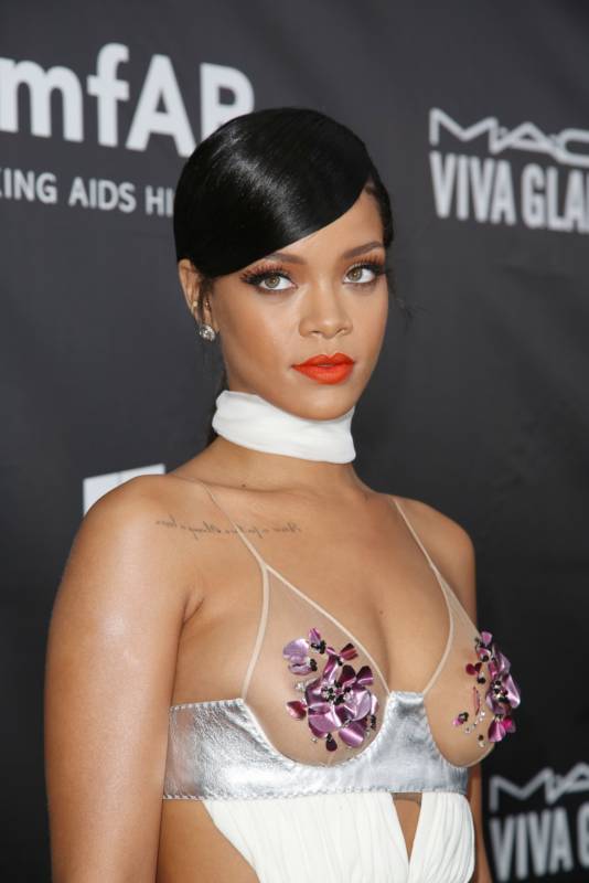 amFar майли сайрус рианна, сверхоткровенные наряды звёзд