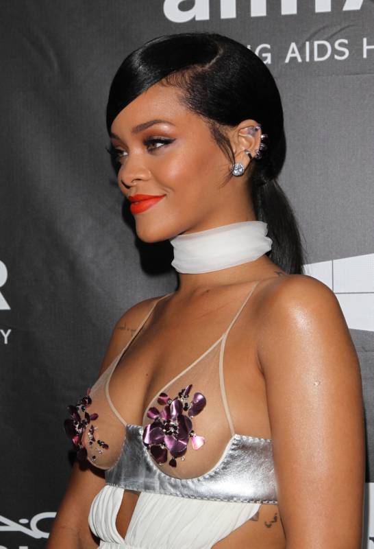 amFar майли сайрус рианна, сверхоткровенные наряды звёзд