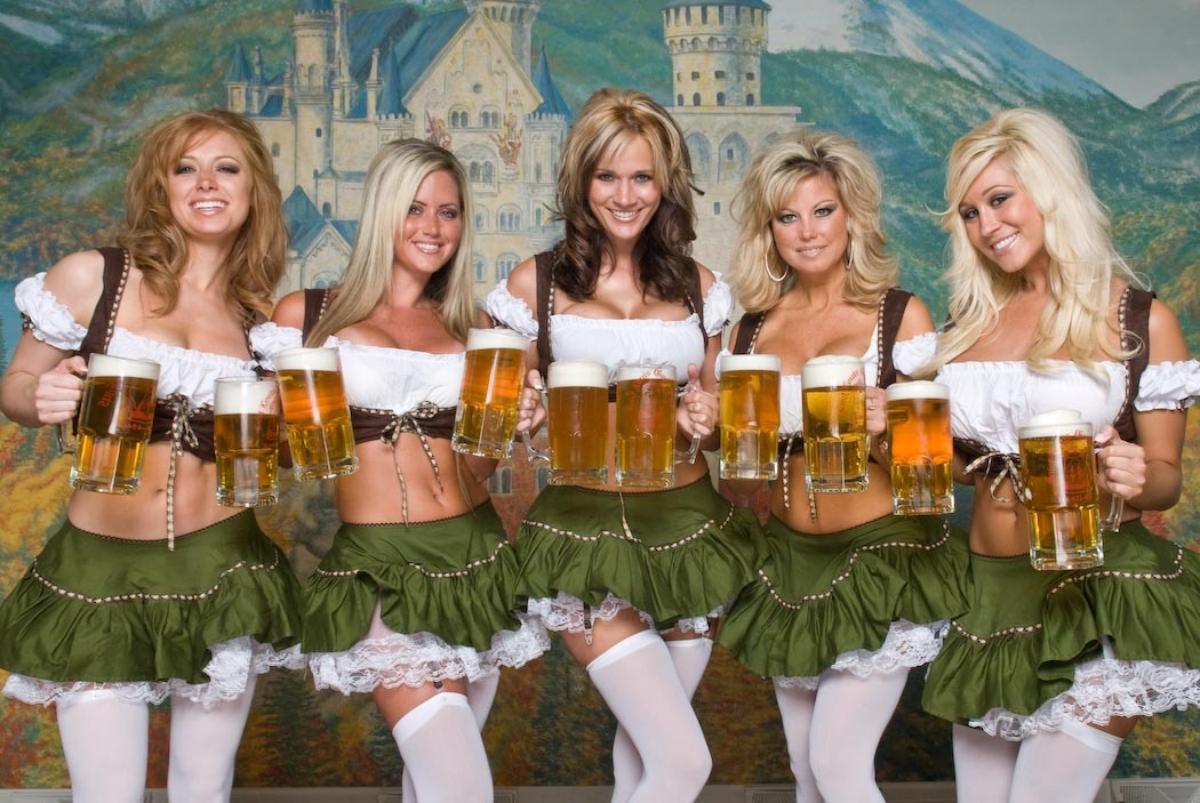 Чешское поменялись. Девушка с пивом. Пивная тематика. Немки. Баварские женщины.