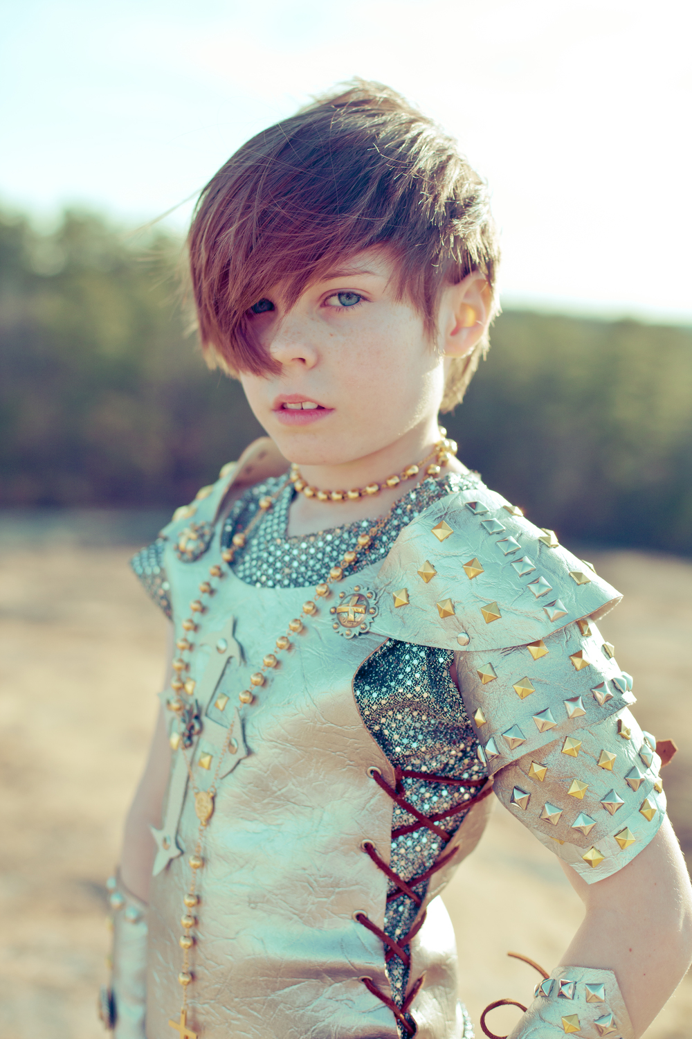 Alice Lewis, Алиса Льюис, Мама фотографирует приёмную дочь в образе культовых персонажей