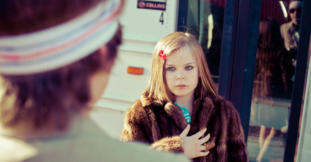 Alice Lewis, Алиса Льюис, Мама фотографирует приёмную дочь в образе культовых персонажей