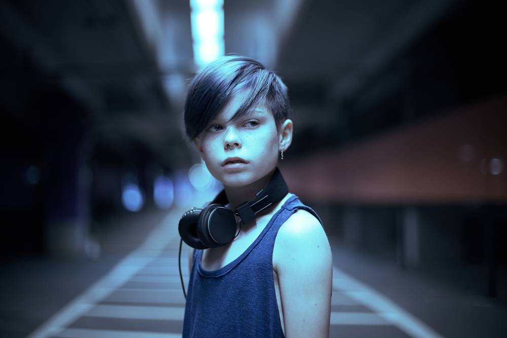 Alice Lewis, Алиса Льюис, Мама фотографирует приёмную дочь в образе культовых персонажей