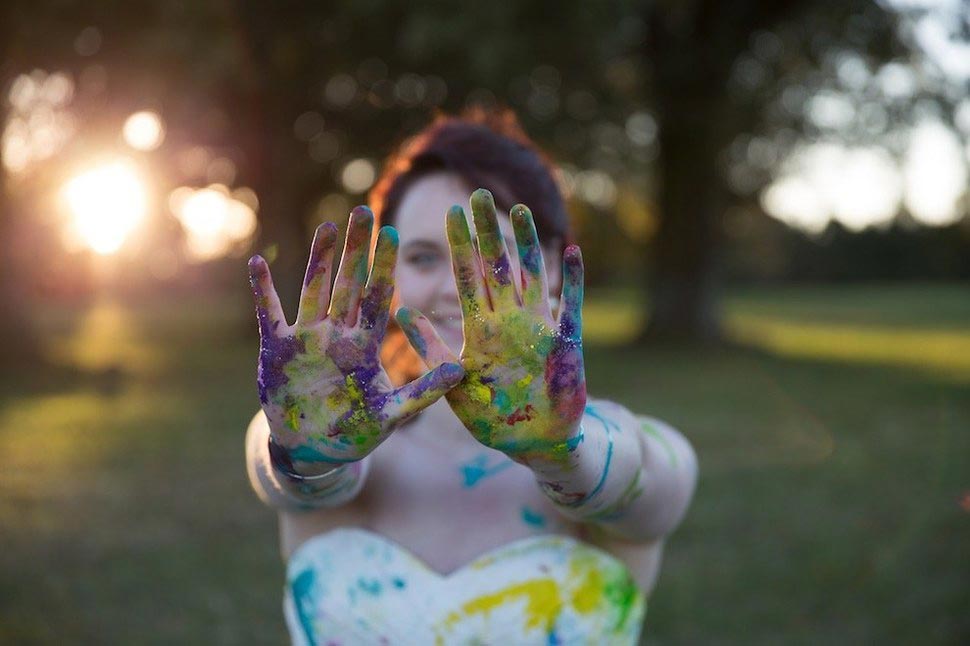 бой краской в свадебном платье, невеста сделел сделала с платьем после того как бросил жених, жених бросил невесту за неделю до свадьбы, жених оставил невесту у
