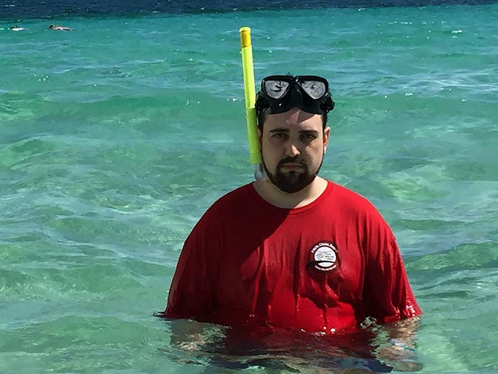 грустный парень на отдыхе, на отдыхе без жены