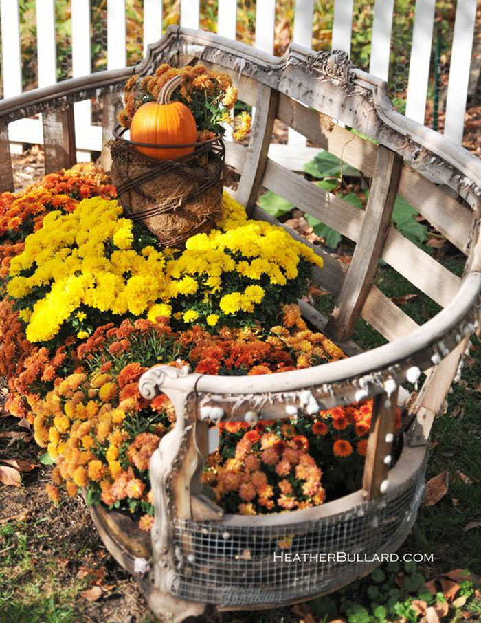 утилизация старой мебели, превращение старой мебели в сад, вторая жизнь мебели, как украсить сад