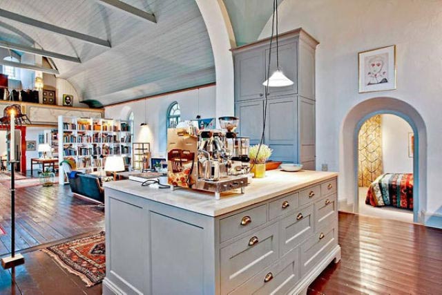 шведская церковь превращенная в дом, шведская церковь в дом, переделали церковь в дом