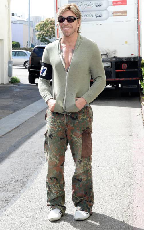 Рурка не узнать! Известный актёр Микки Рурк снова изменил свою внешность ради роли в кино Микки Рурк 2015, Микки Рурк пластические операции, ирландский гром