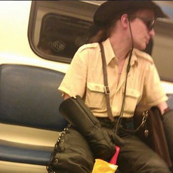 Мода, полегче или отчаянные модники российского метро мода петербургского метро, мода метро, модники в транспорте, странные пассажиры метро