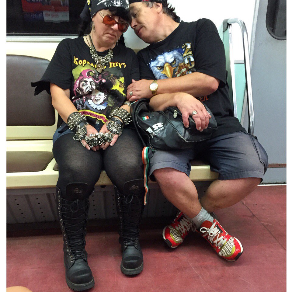 Мода, полегче или отчаянные модники российского метро мода петербургского метро, мода метро, модники в транспорте, странные пассажиры метро