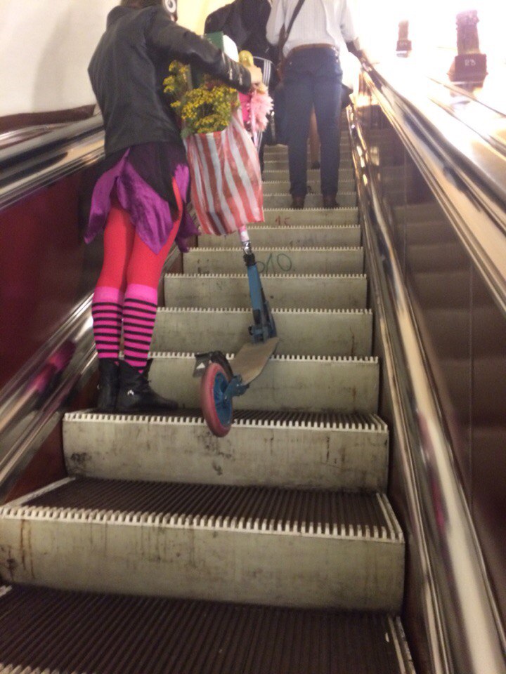 Мода, полегче или отчаянные модники российского метро мода петербургского метро, мода метро, модники в транспорте, странные пассажиры метро