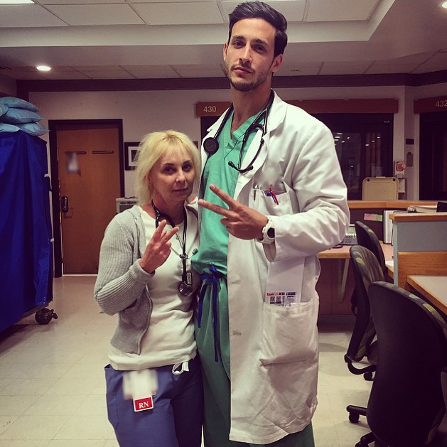 доктор Майк и его хаски, доктор и собака, самый горячий доктор 