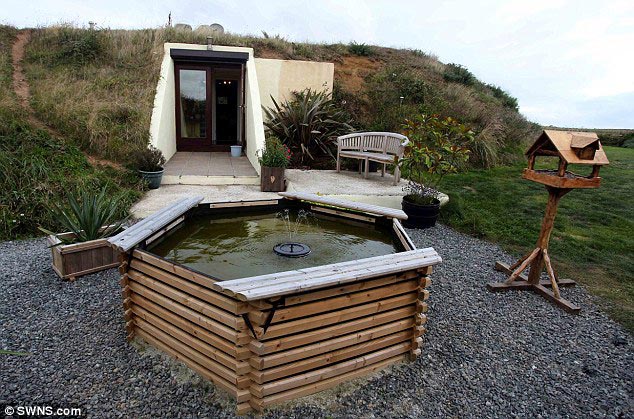 превратила бункер в дом, женщина бункер второй мировой в дом, из бункера в дом