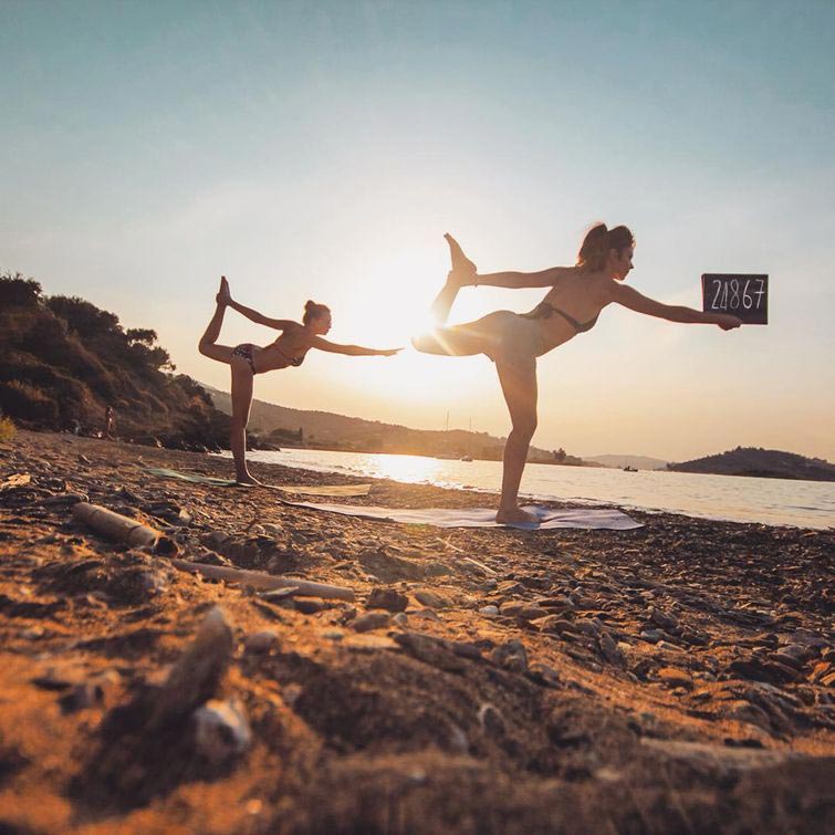 Эта пара бросила свою работу, чтобы путешествовать по миру, но сейчас вынуждена мыть туалеты Бросили работу в рекламе чтобы чистить туалеты, пара путешествовать чистит туалеты, Шанель Картелл, Chanel Cartell, Стиво Дирнбергер, Stevo Dirnberger, How far