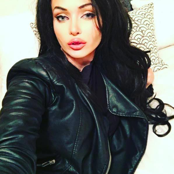 Эштон Кларк, Ashton Clarke, образ Барби, девушка Барби, не воспринимают всерьез образ Барби