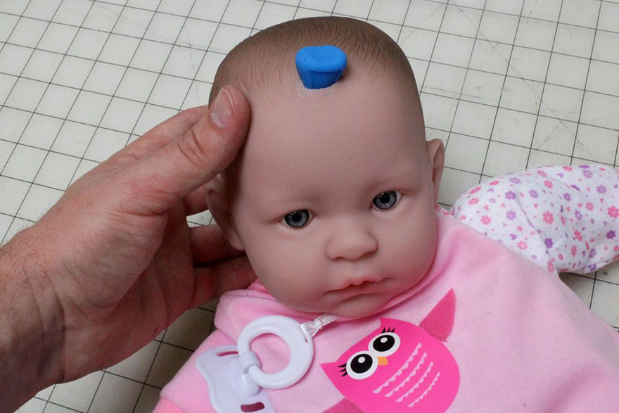 Как с помощью куклы и алкоголя заставить всех думать, что вы любящий отец кукла и алкоголь, кукла с алкоголем, Майк Уоррен, Mike Warren