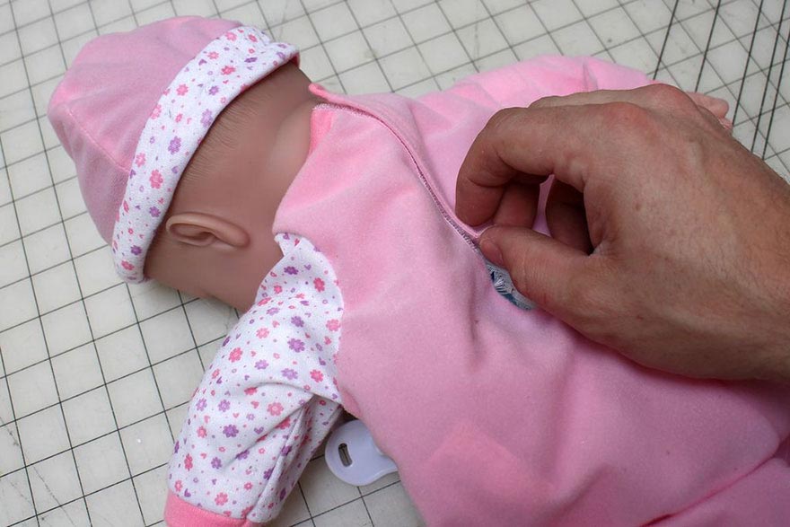 Как с помощью куклы и алкоголя заставить всех думать, что вы любящий отец кукла и алкоголь, кукла с алкоголем, Майк Уоррен, Mike Warren