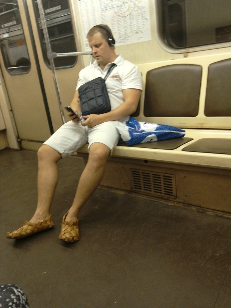 мода петербургского метро, мода метро, модники в транспорте, странные пассажиры метро 