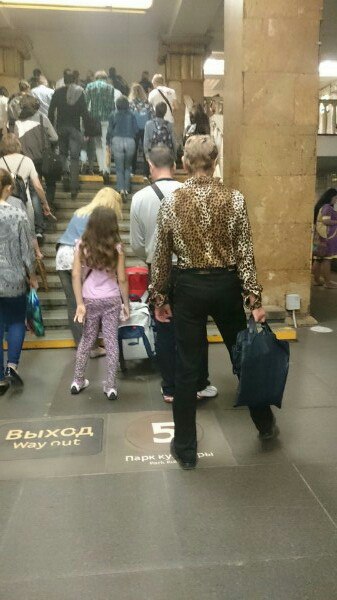 мода петербургского метро, мода метро, модники в транспорте, странные пассажиры метро 