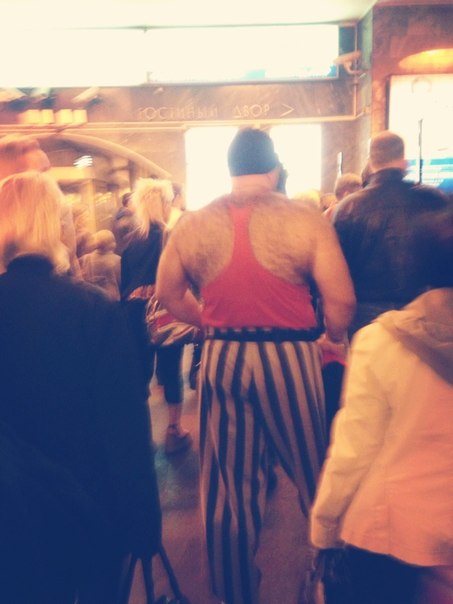 мода петербургского метро, мода метро, модники в транспорте, странные пассажиры метро 