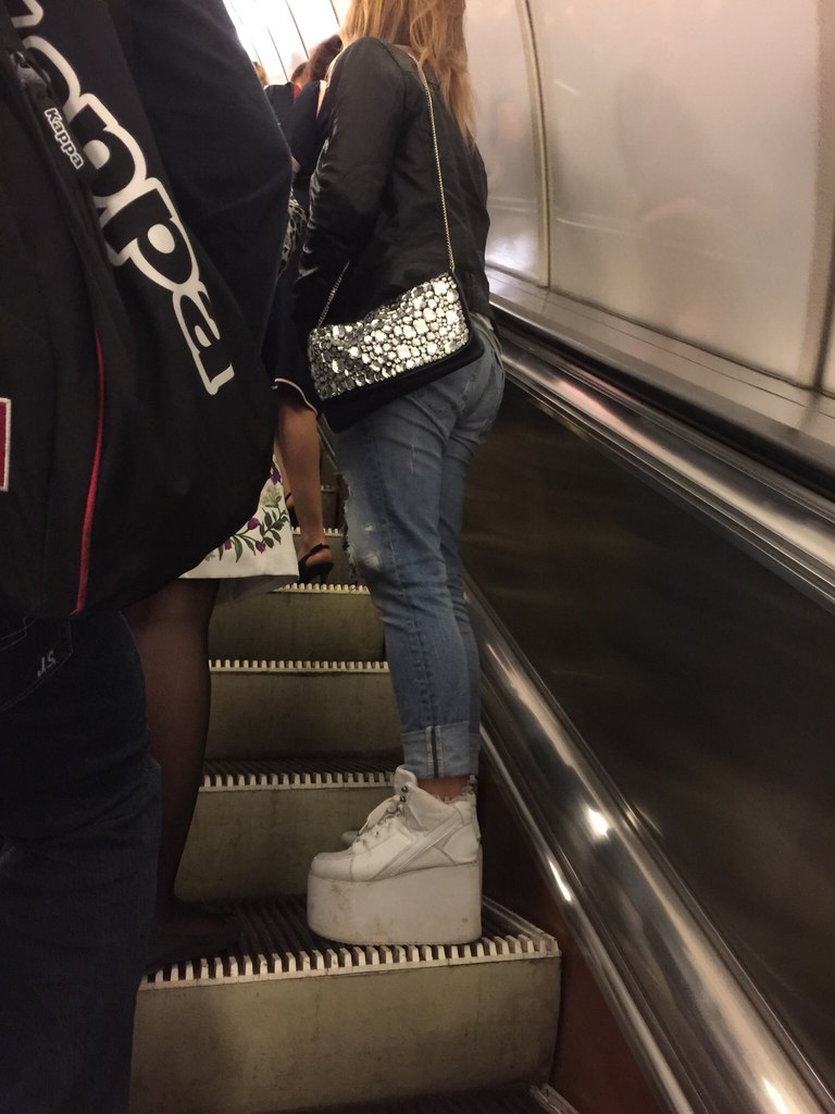 мода петербургского метро, мода метро, модники в транспорте, странные пассажиры метро 