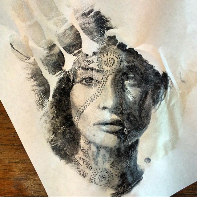 Рассел Пауэлл, Russel Powell, рисунки на ладонях, реалистичные портреты на руке, штампы 