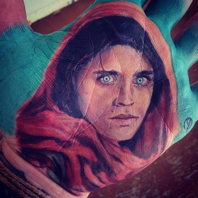 Рассел Пауэлл, Russel Powell, рисунки на ладонях, реалистичные портреты на руке, штампы 