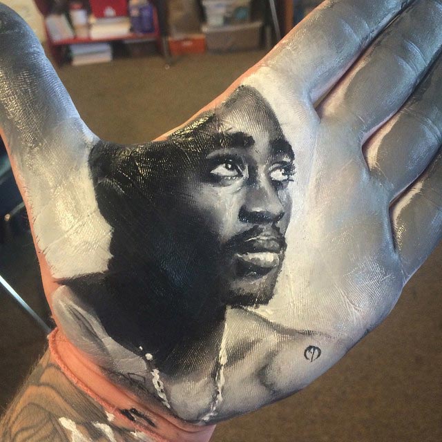 Рассел Пауэлл, Russel Powell, рисунки на ладонях, реалистичные портреты на руке, штампы 