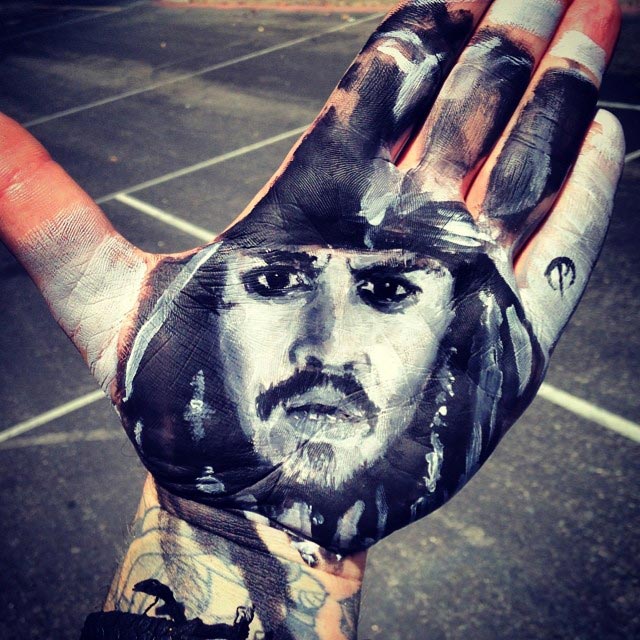 Рассел Пауэлл, Russel Powell, рисунки на ладонях, реалистичные портреты на руке, штампы 