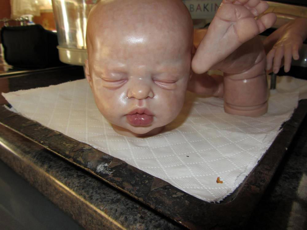 Как живые: женщина делает реалистичных кукол, являющихся точной копией умерших детей Тереза Рассон, Teresa Russon, куклы похожие на детей, реалистичные куклы