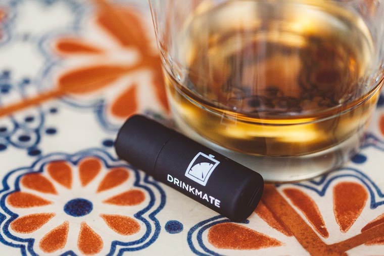 поделиться с друзьями пьянством, компактный алкотестер, Drinkmate 