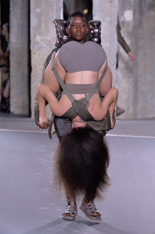 модели в 69 на неделе парижской моды, модели в 69 на неделе высокой моды в Париже, Рик Оуэнс, Rick Owens