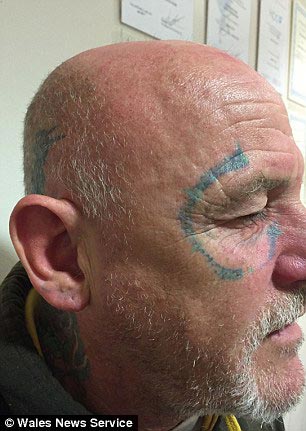 тату очки на лице, тату на лице очки ray-ban, проснулся после мальчишника тату очки на лице