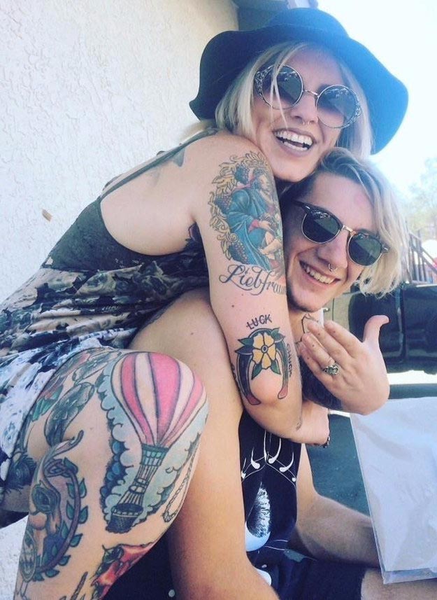 Жених подарил невесте обручальное кольцо с собственным зубом вместо бриллианта обручальное кольцо с зубом вместо бриллианте, кольцо с зубом, обручальное кольцо с зубом мудрости