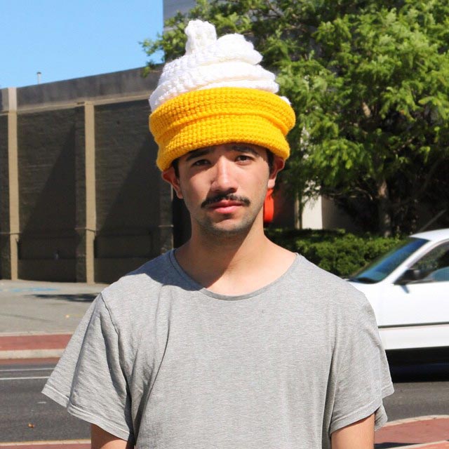 Фил Фергюсон, Phil Ferguson, Сhiliphilly, парень вяжет крючком аппетитные шляпы