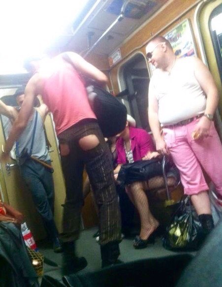 мода петербургского метро, мода метро, модники в транспорте, странные пассажиры метро 