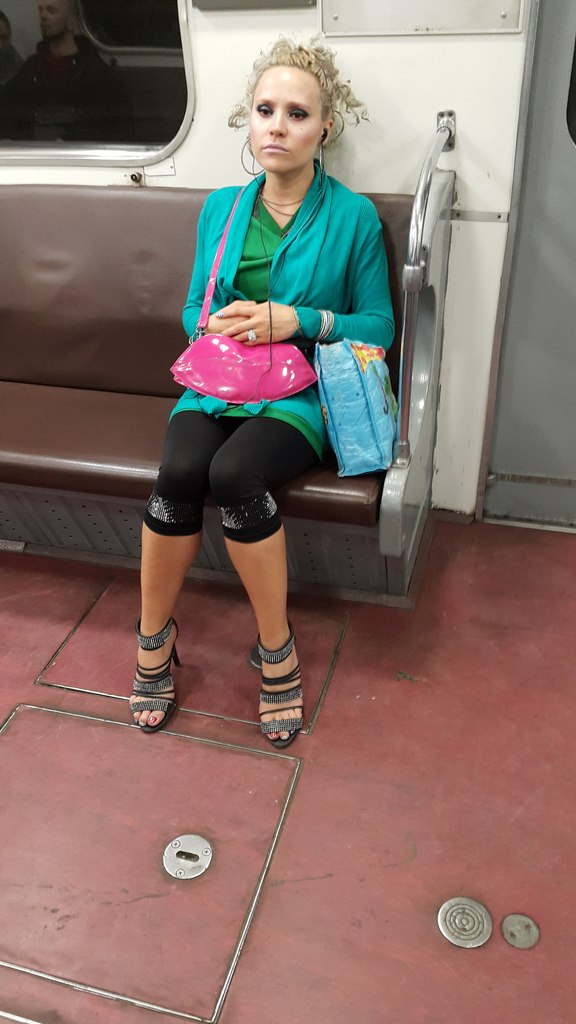 мода петербургского метро, мода метро, модники в транспорте, странные пассажиры метро 