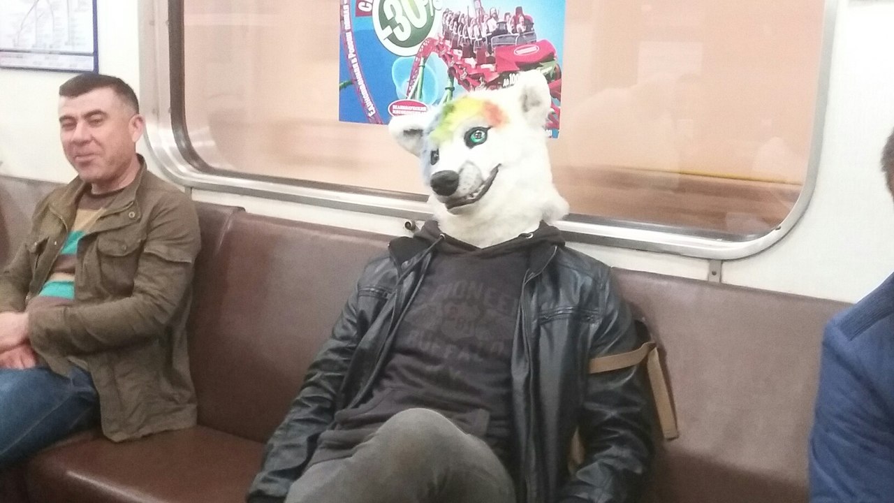 мода петербургского метро, мода метро, модники в транспорте, странные пассажиры метро 