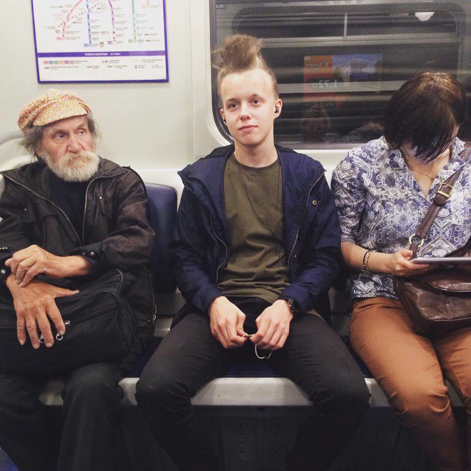 мода петербургского метро, мода метро, модники в транспорте, странные пассажиры метро 
