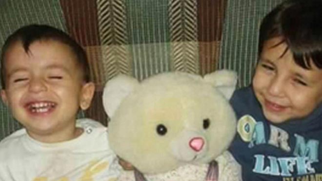 мертвый сирийский мальчик, Айлан Курди,Aylan Kurdi, художники иллюстрации сирийский мальчик, художники нарисовали мертвого сирийского мальчика