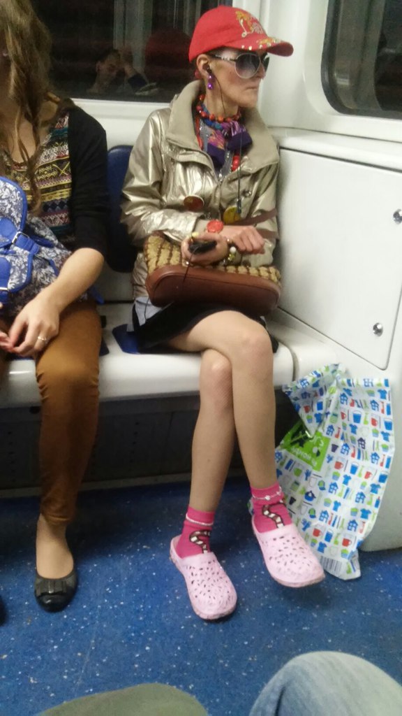 Мода, пощади или самые лихие модники российского метро мода петербургского метро, мода метро, модники в транспорте, странные пассажиры метро