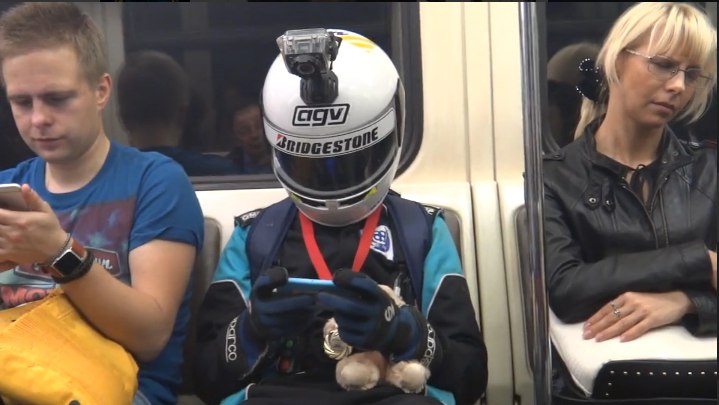 Мода, пощади или самые лихие модники российского метро мода петербургского метро, мода метро, модники в транспорте, странные пассажиры метро