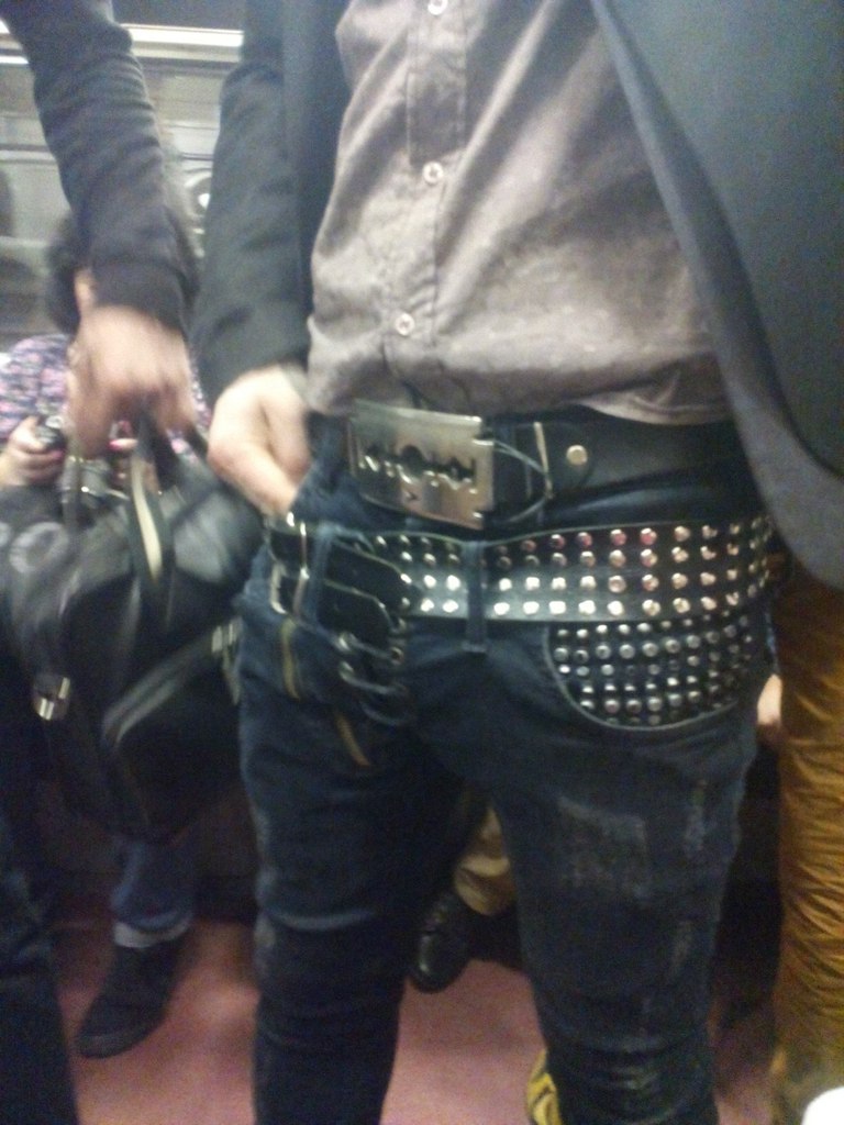 Мода, пощади или самые лихие модники российского метро мода петербургского метро, мода метро, модники в транспорте, странные пассажиры метро