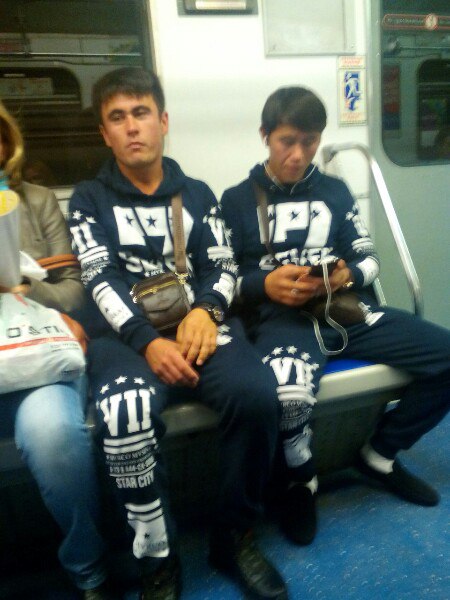 Мода, пощади или самые лихие модники российского метро мода петербургского метро, мода метро, модники в транспорте, странные пассажиры метро